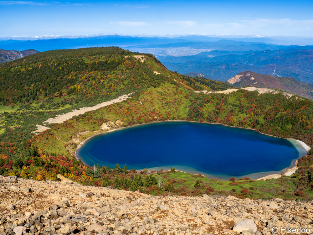 一切経山頂上からみた五色沼（魔女の瞳）