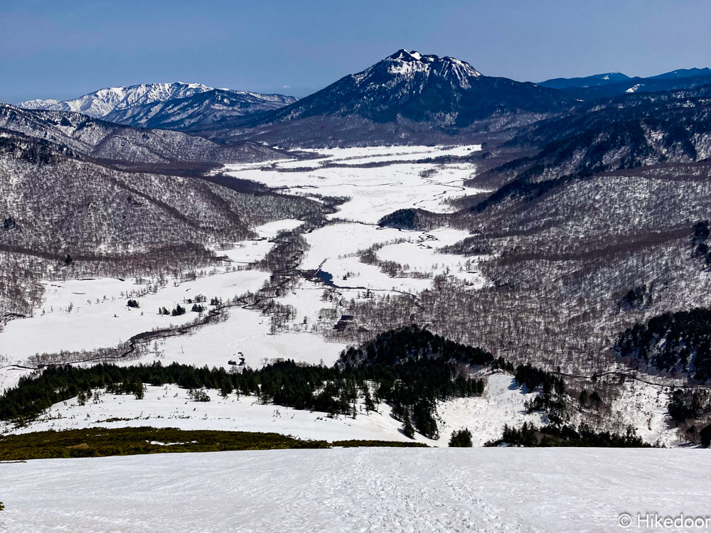 雪景色の尾瀬ヶ原と燧ケ岳