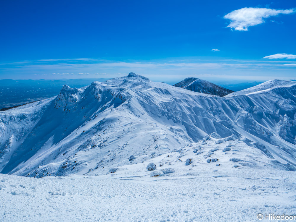 鉄山方面から安達太良山へ続く稜線