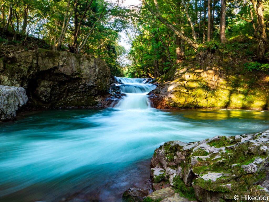 伏伸の滝(ふのしのたき)