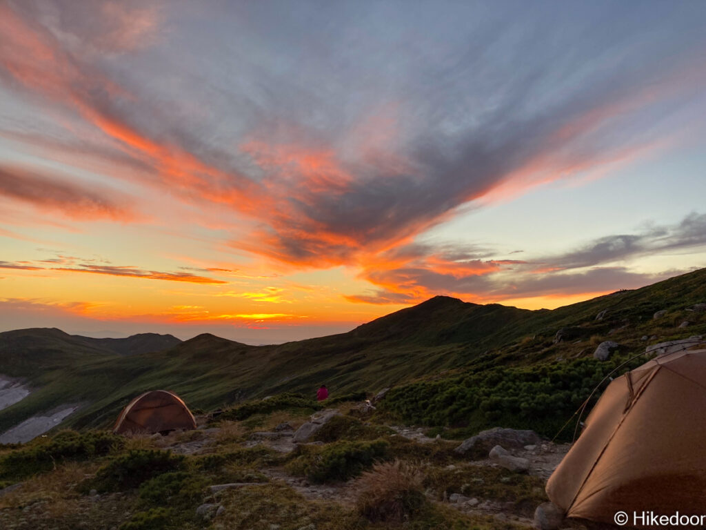 本山小屋テント場