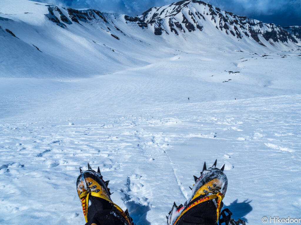 遠くの人が豆粒