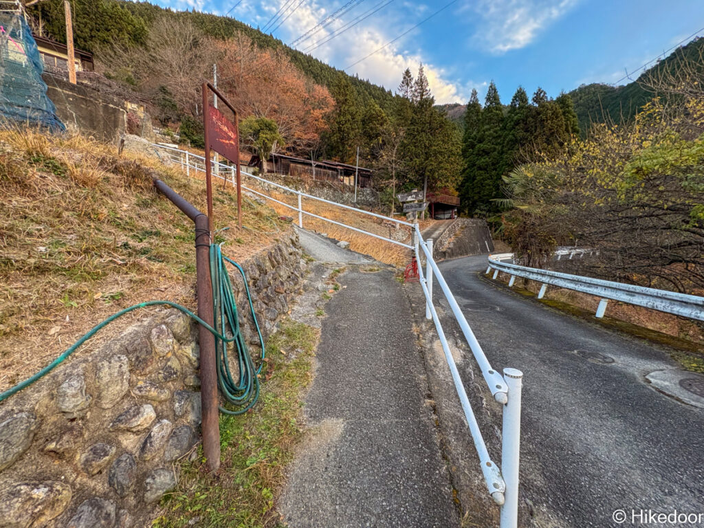 六ツ石山登山口