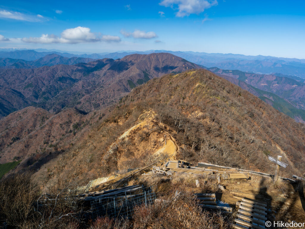 大室山へ続く丹沢主稜線