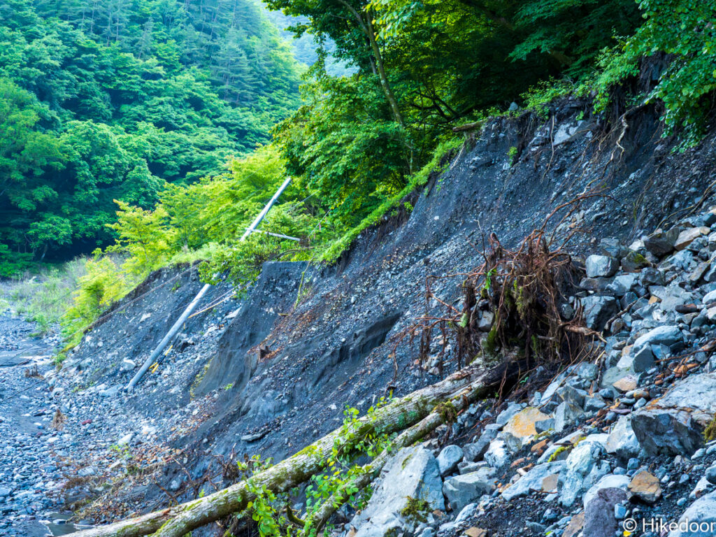 2023年の芝沢ゲート先の林道の崩落